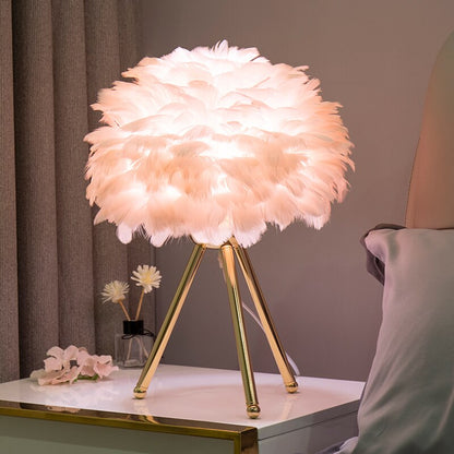 Avelena | Romantische Feder Tischlampe Moderne Nachttischlampe Wohnzimmer Kaffeehaus Dekoration Hochzeit Weihnachtsgeschenk Straußfeder Licht