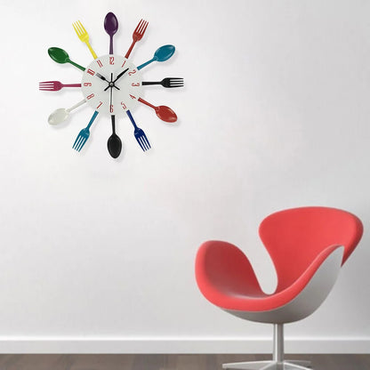 Avelena | Mehrfarbiges Besteck Wanduhren Design