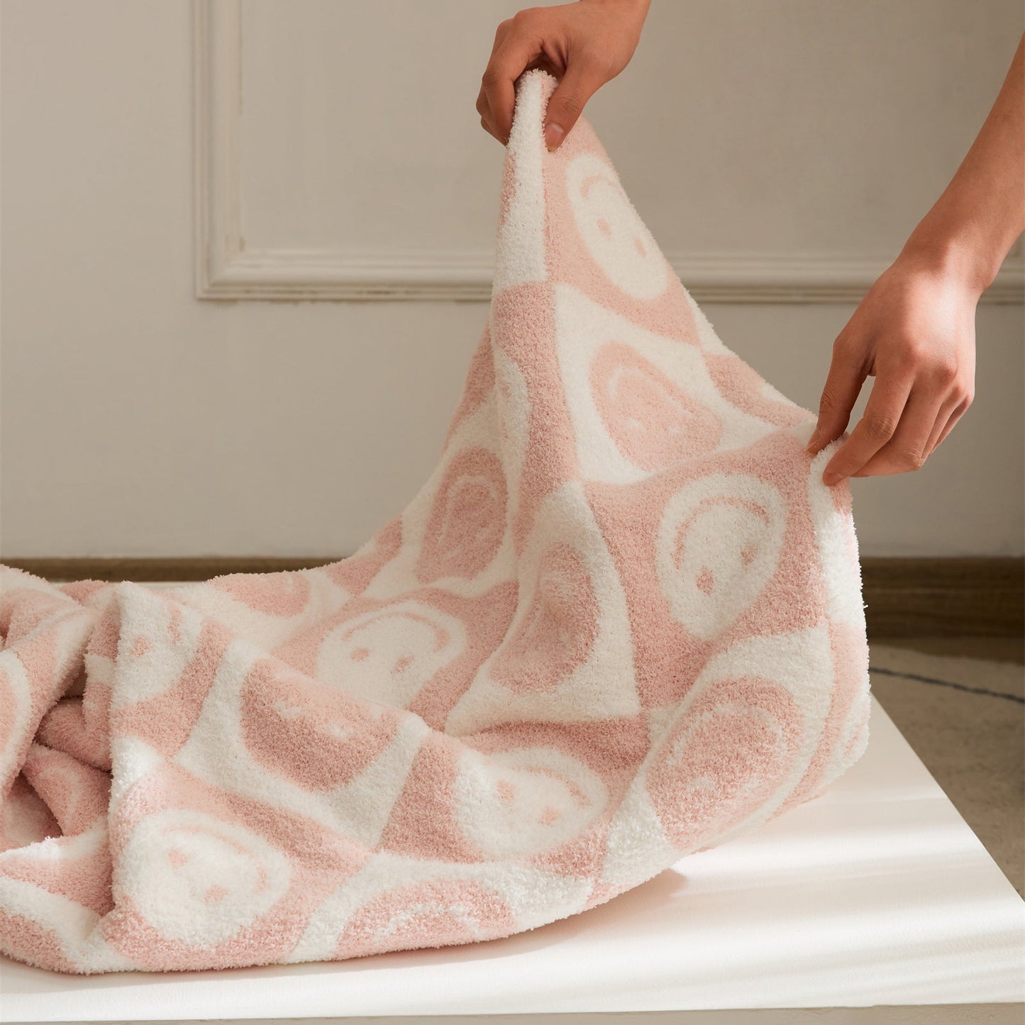 Avelena | Smiley Kariert Decke