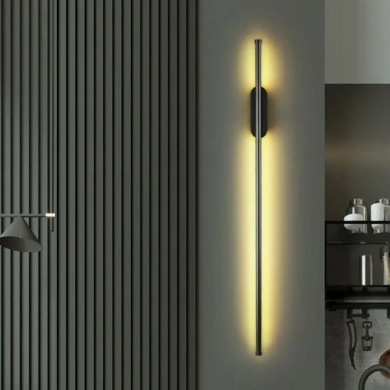 Avelena | SofaLume – Moderne Wandlampe in Schwarz und Gold für stilvolles Wohnen