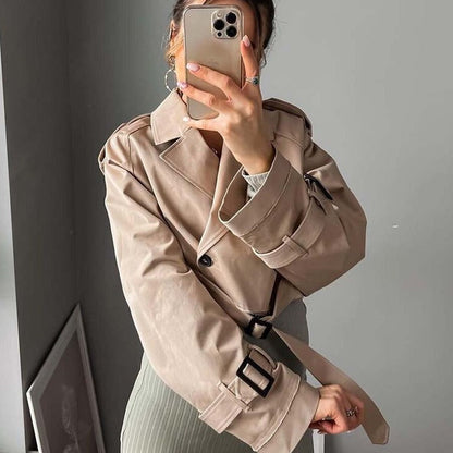 Kürzer trendiger Trenchcoat beige