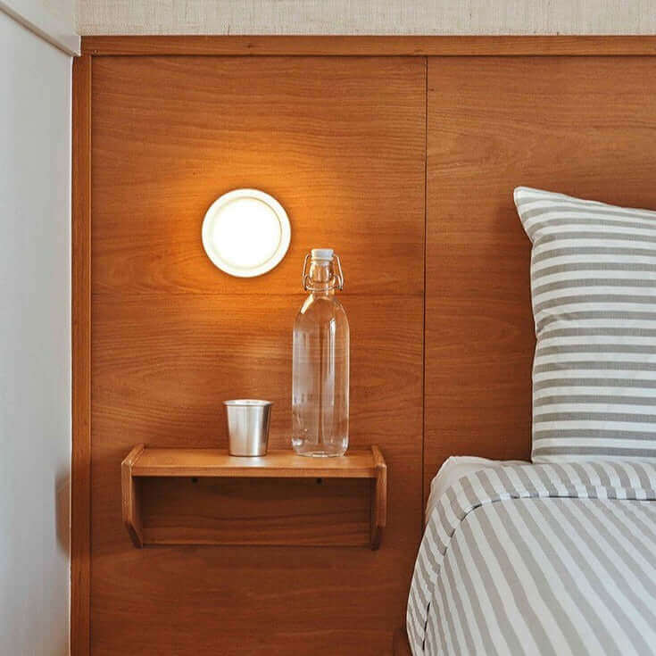 Avelena | Futuristische und einzigartige solide Plexiglas-Wandleuchte