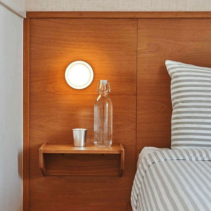 Avelena | Futuristische und einzigartige solide Plexiglas-Wandleuchte