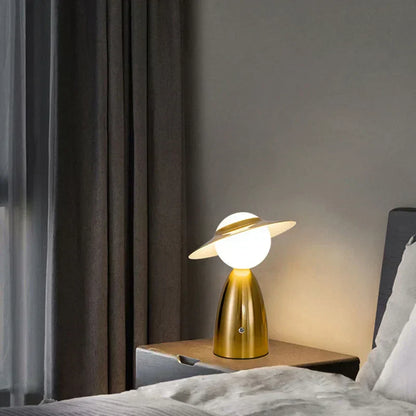 Avelena | Akku-Tischlampe Mann mit Mütze