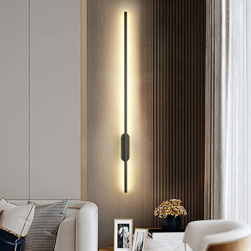 Avelena | SofaLume – Moderne Wandlampe in Schwarz und Gold für stilvolles Wohnen