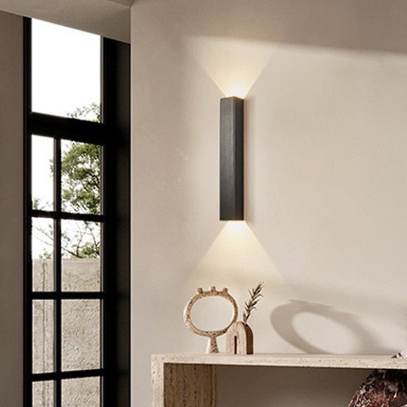 Avelena | BeamLuxe – Schlanke Outdoor-Lampe für zeitgenössische Räume