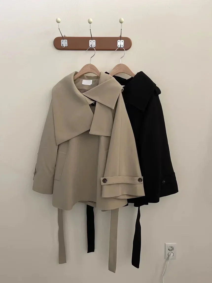 Eleganter Khaki-Umlege-Trenchcoat mit Gürtel