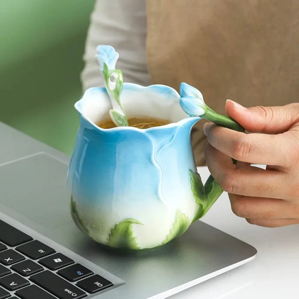 Avelena | 3D Rose Blume Kaffeetasse Keramik Kaffeetassen Niedliche ästhetische Wasserbecher mit Löffel Sommer Winter Trinkgeschirr Valentinstag Geschenke