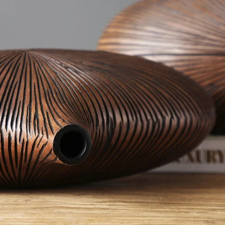 Avelena | ClayAura Sahara Skulpturierte Vase | Handgefertigt | Moderne Deko für Zuhause | Elegantes Design