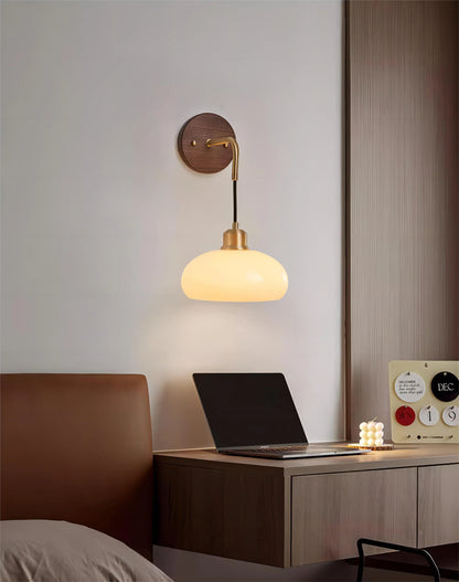 Avelena | WalnutEdge – Moderne Wandlampe aus Walnuss und Messing