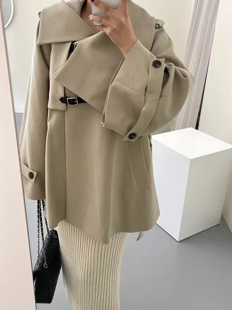 Eleganter Khaki-Umlege-Trenchcoat mit Gürtel