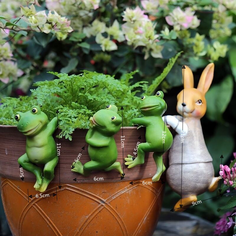 Avelena | Delightful Frog Hair Statue