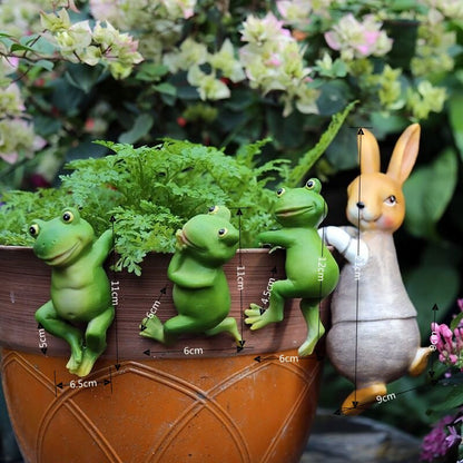 Avelena | Delightful Frog Hair Statue