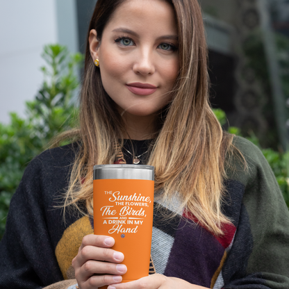 Avelena | Avelena Allround-Glas, 20 Oz - Solskinnet, Blomstene, Fuglene Og En Drink I Hånden