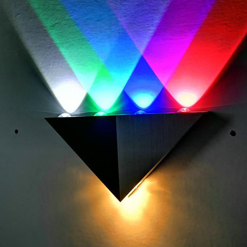 Avelena | TriLumina Prisma LED Wandleuchte | Kreatives Pyramidendesign | Aluminium & Acryl | Farbige Lichtoptionen