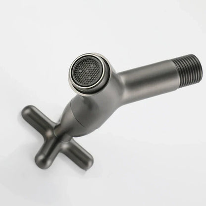 Avelena | BrassFlow – Wandmontierter Kaltwasserhahn aus massivem Messing