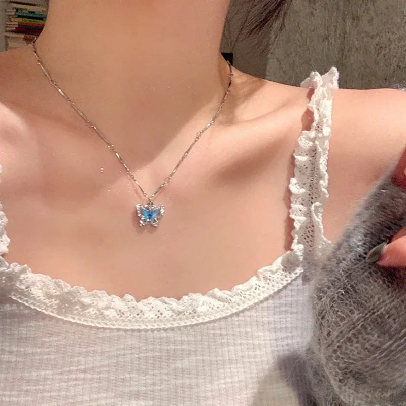 Avelena | Romantisch Blau Kristall Schmetterling Anhänger Schmuck