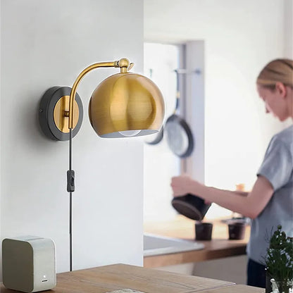 Avelena | AntiqueAura – Klassische Vintage-Wandlampe mit Stecker für elegante Räume