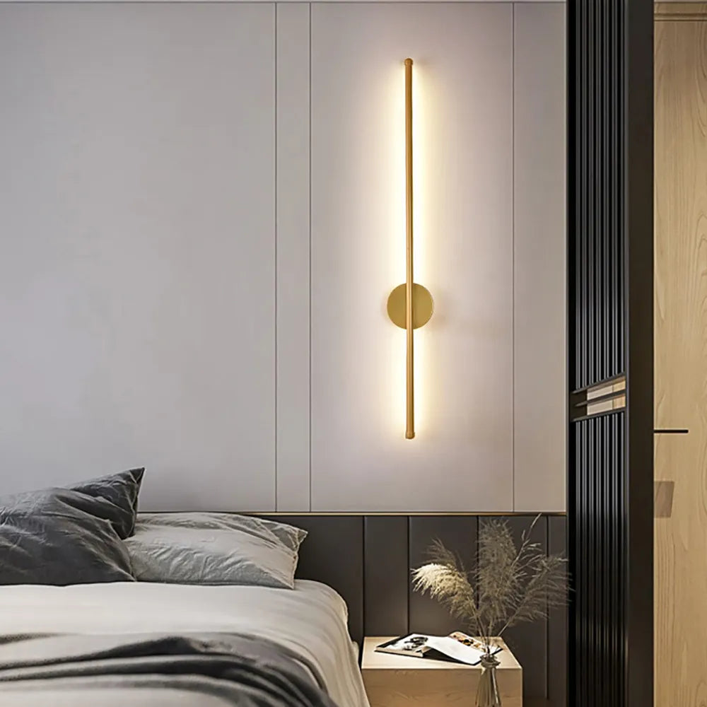 Avelena | SofaLume – Moderne Wandlampe in Schwarz und Gold für stilvolles Wohnen