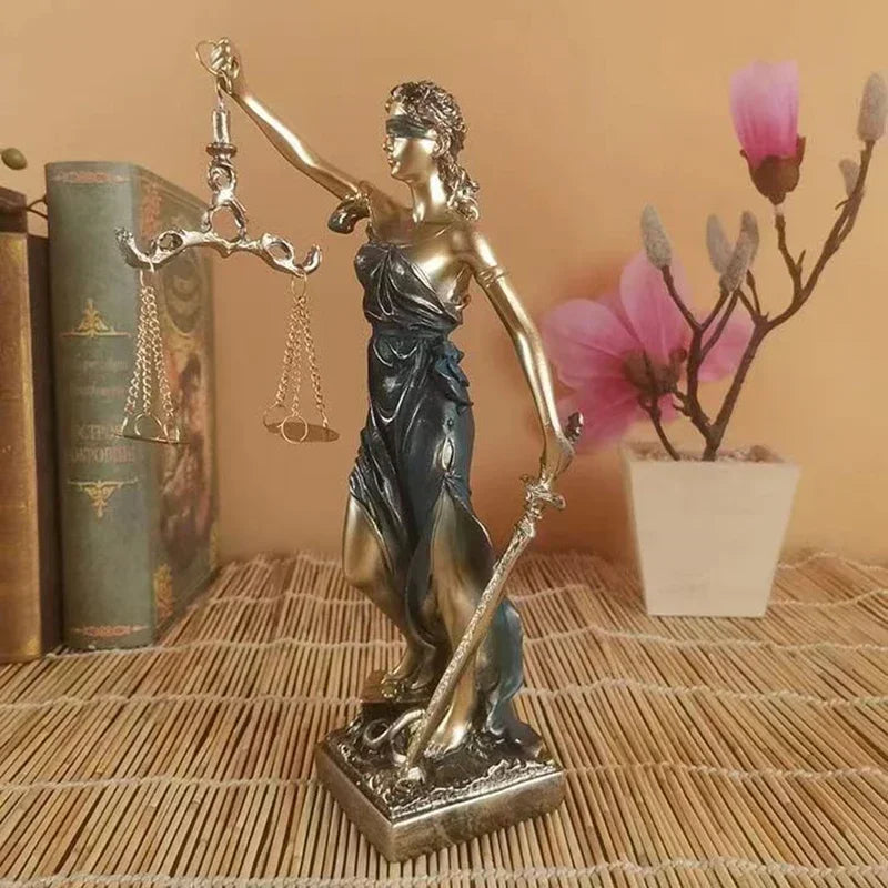 Avelena | ERMAKOVA Europäische antike Bronze griechische Gerechtigkeit Göttin Statue Fair Angels Harz Skulptur Ornamente Desktop Home Dekoration Geschenk