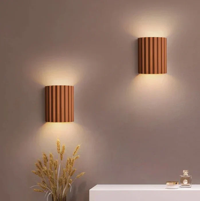 Avelena | Zeitgenössische Harzwandlampe | Beidseitige Lichtdiffusion & Ideal für moderne Wohnräume, Schlafzimmer, Flure
