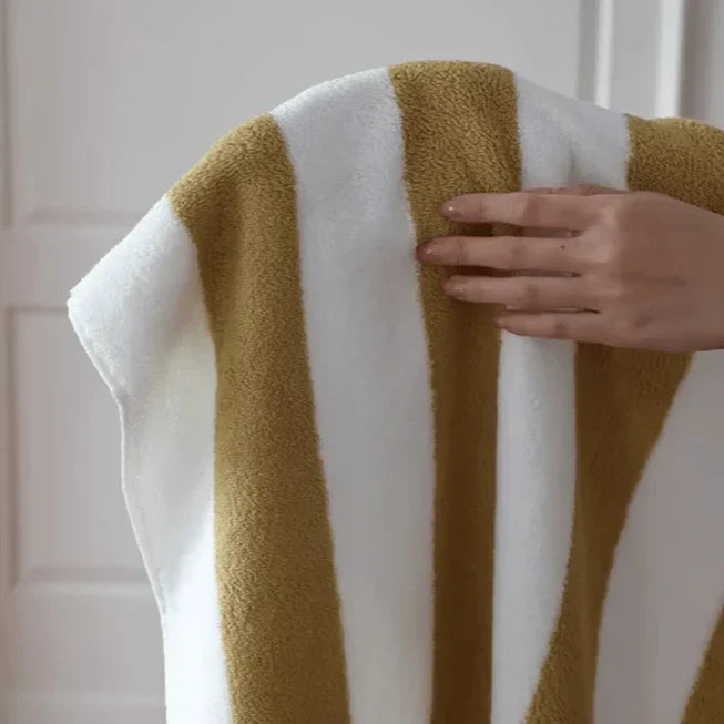 Avelena | Retro Streifen Handtuch (Chunky)