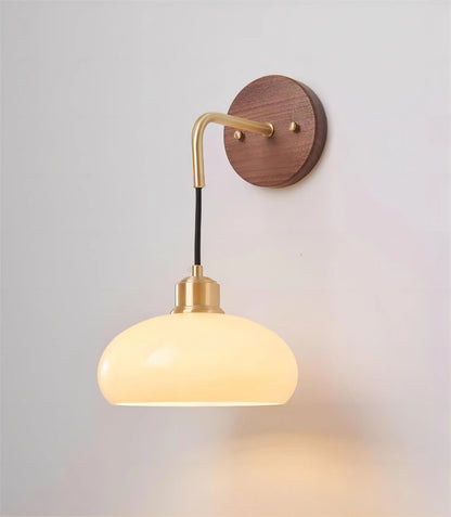 Avelena | WalnutEdge – Moderne Wandlampe aus Walnuss und Messing
