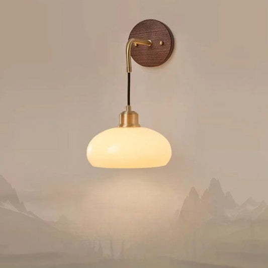 Avelena | WalnutEdge – Moderne Wandlampe aus Walnuss und Messing
