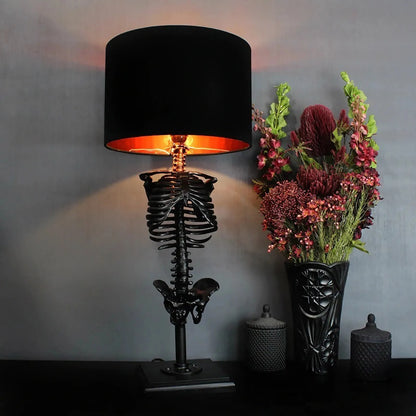 Avelena | Handgefertigte Gothic Skelett Tischlampe