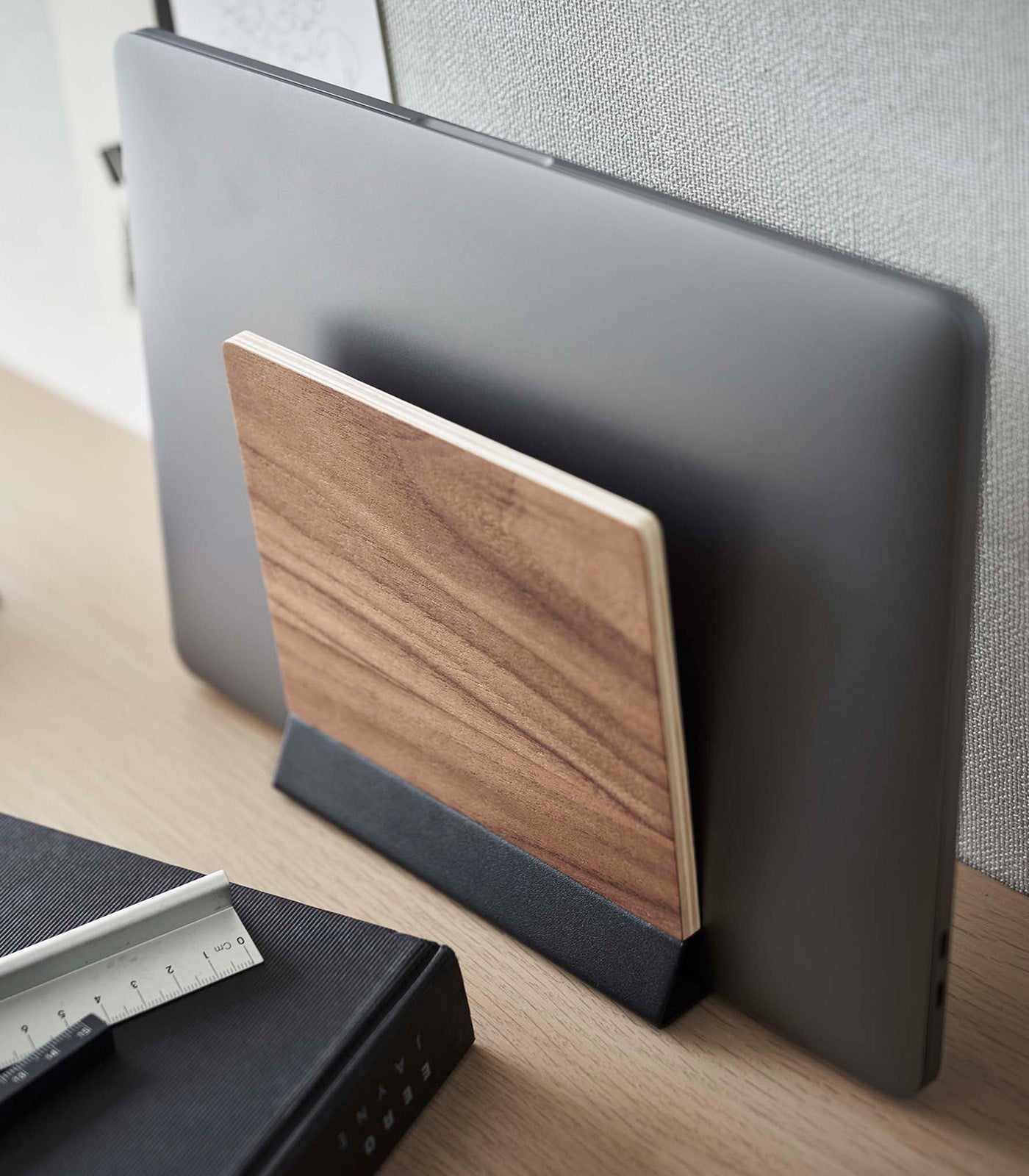 Avelena | Slim Laptop Stand - Stahl + Holz