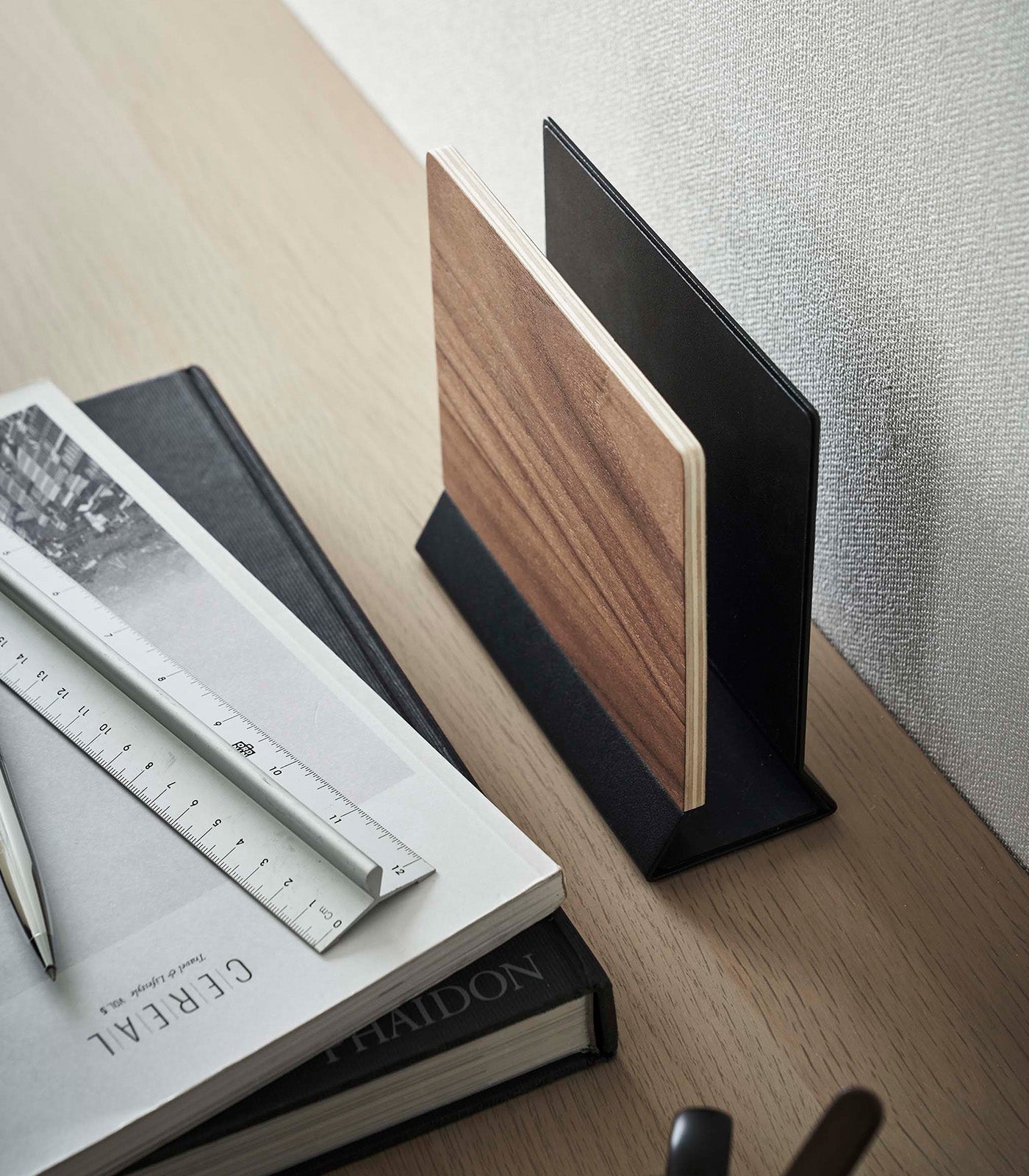 Avelena | Slim Laptop Stand - Stahl + Holz