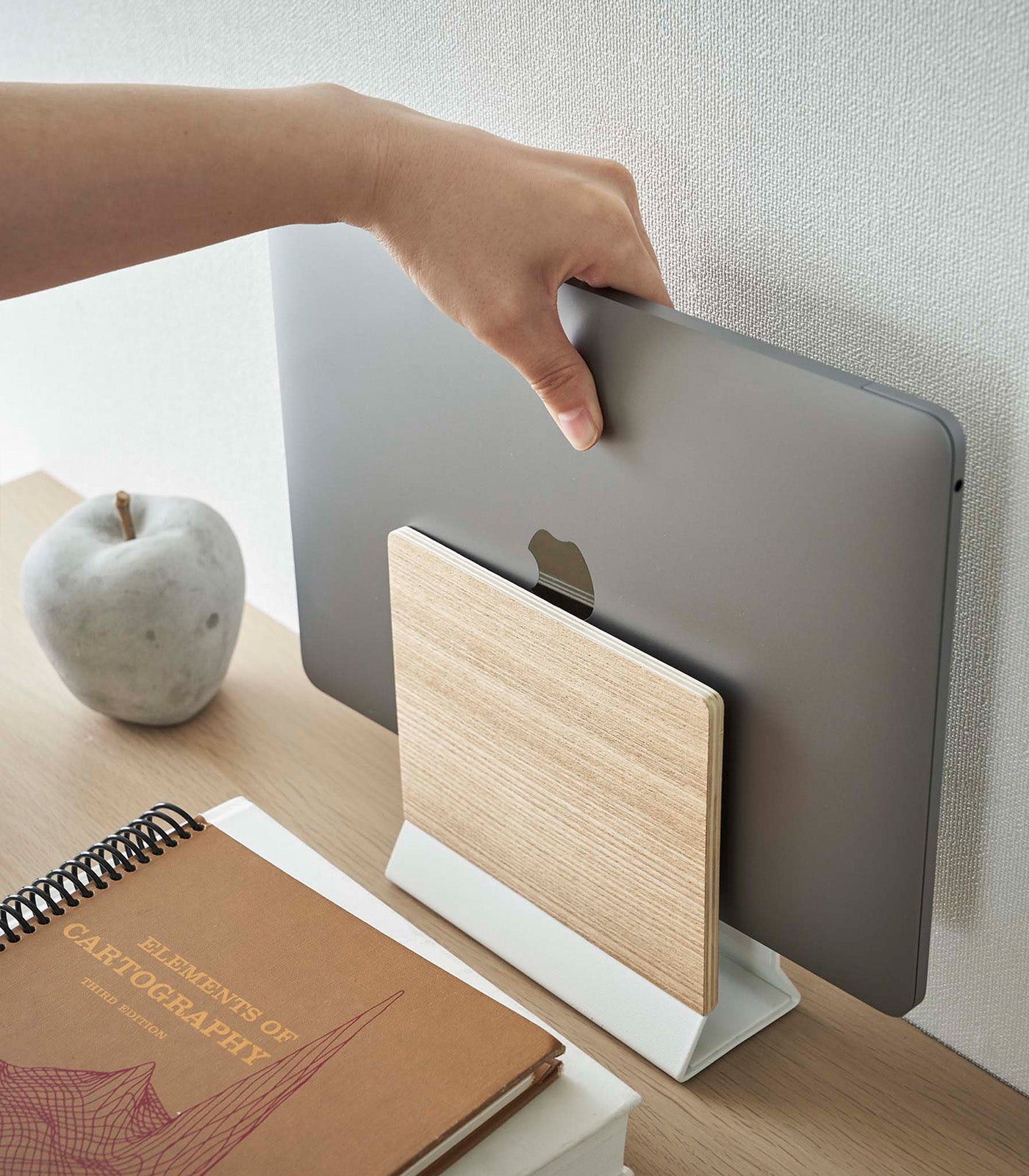 Avelena | Slim Laptop Stand - Stahl + Holz