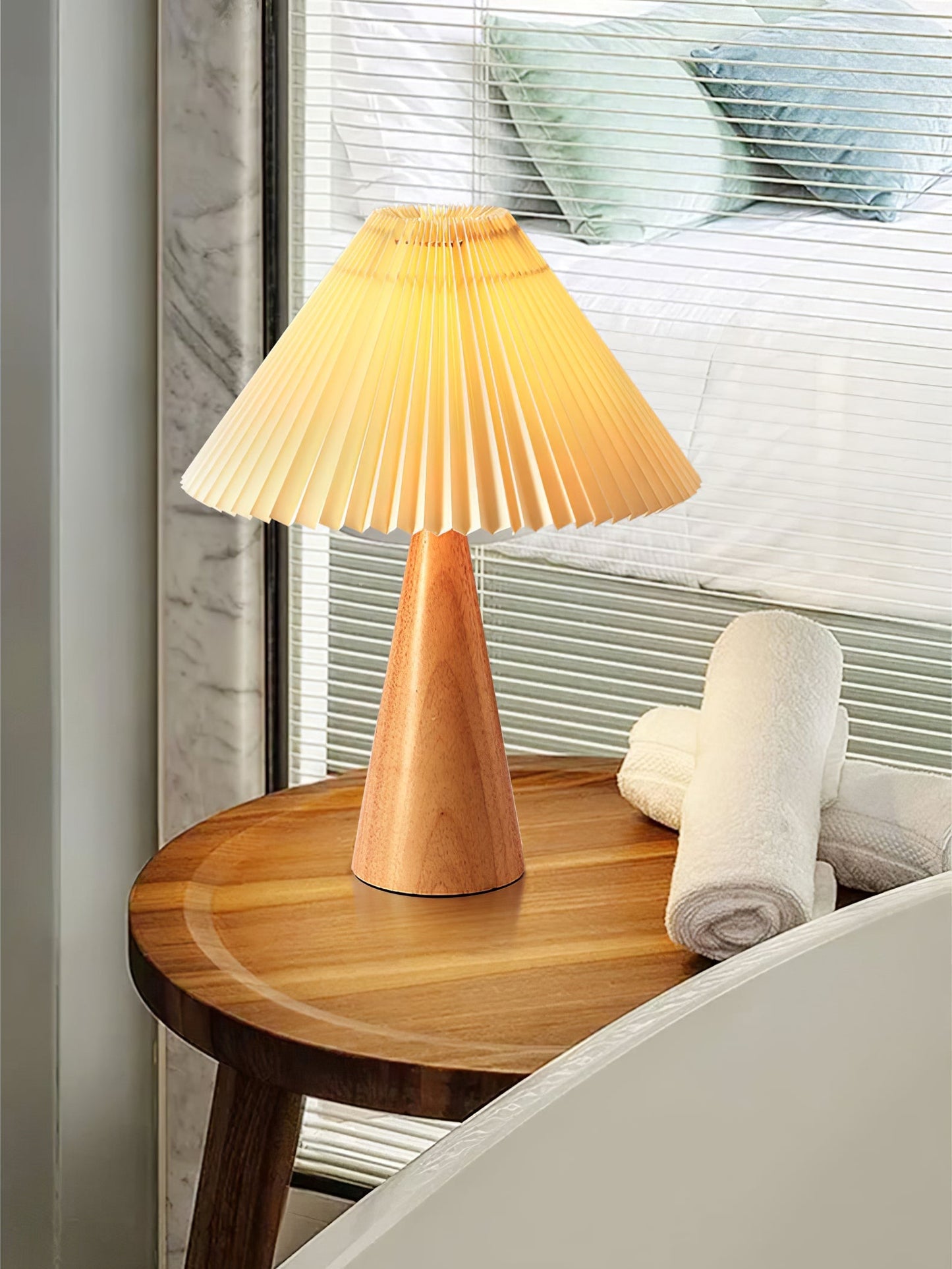 Avelena | AntiqueRadiance – Elegante Holz- und Metalltischlampe