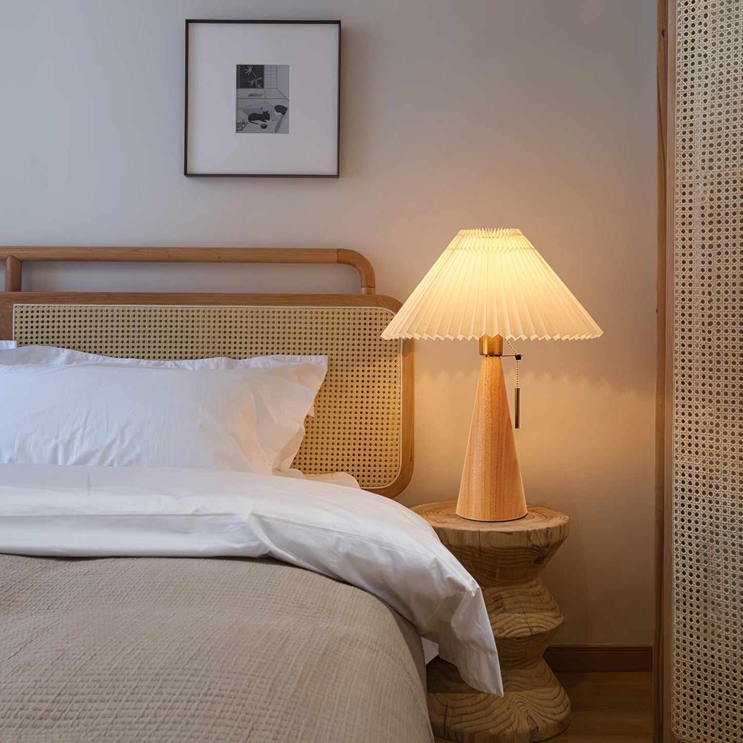 Avelena | AntiqueRadiance – Elegante Holz- und Metalltischlampe