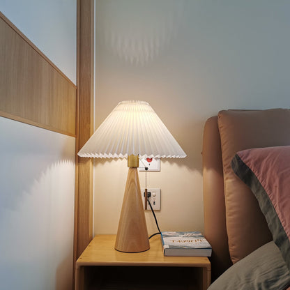 Avelena | AntiqueRadiance – Elegante Holz- und Metalltischlampe
