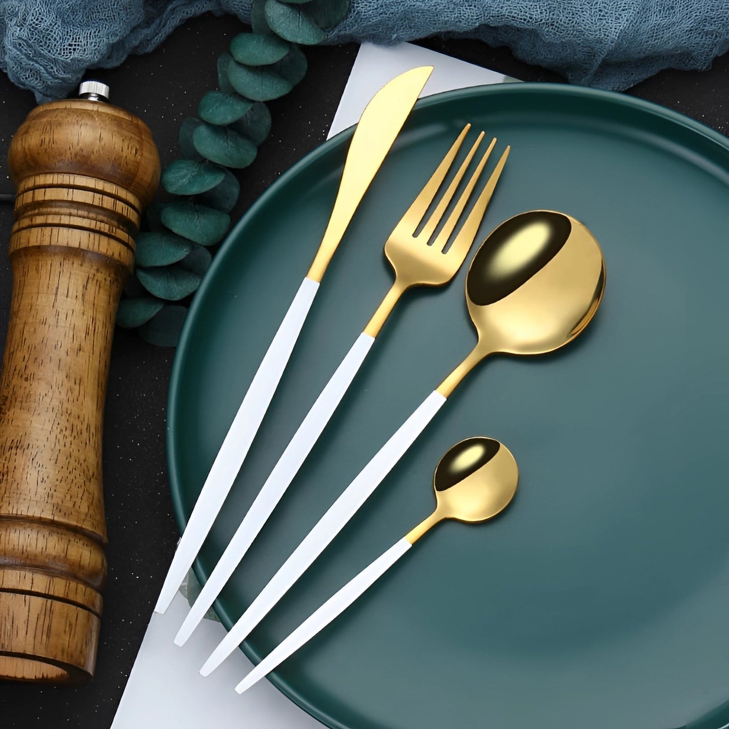 Avelena Gold Besteckset für Stilbewusste: Modernes Design