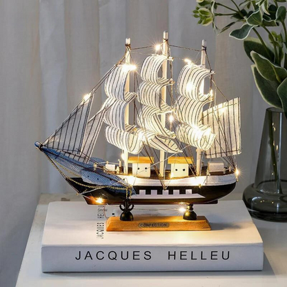 Avelena | Royaleva Nordic Holz Segelboot Skulptur - LED beleuchtetes Dekorstück, batteriebetrieben