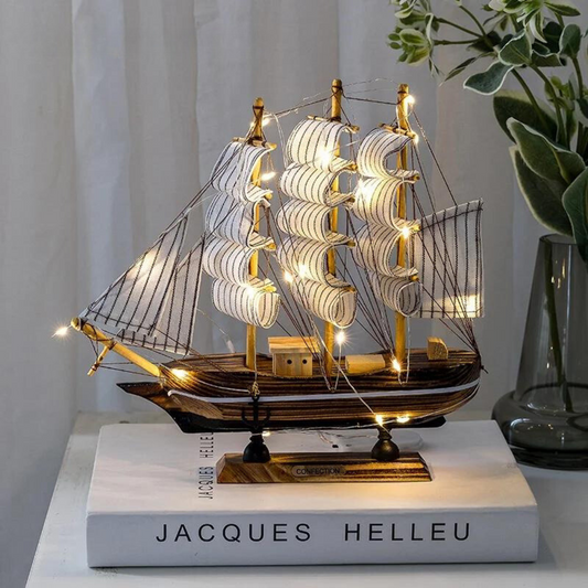 Avelena | Royaleva Nordic Holz Segelboot Skulptur - LED beleuchtetes Dekorstück, batteriebetrieben