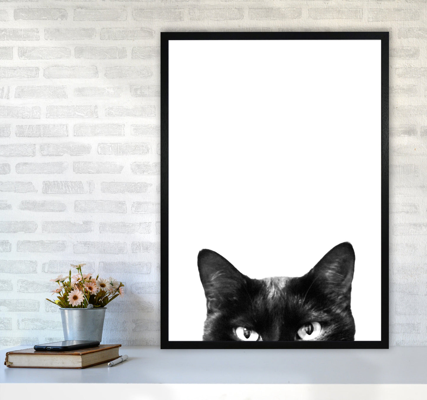 Avelena | Schwarze Katze Fotografie Druck von Victoria Frost