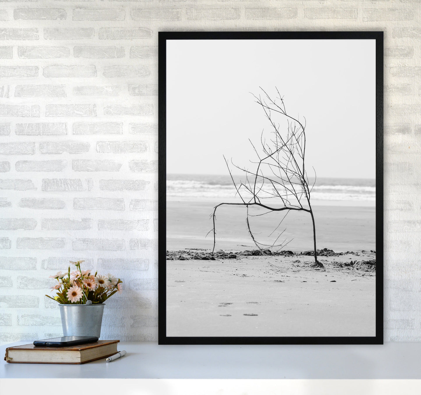 Avelena | Strand Skulptur Fotografie Druck von Victoria Frost