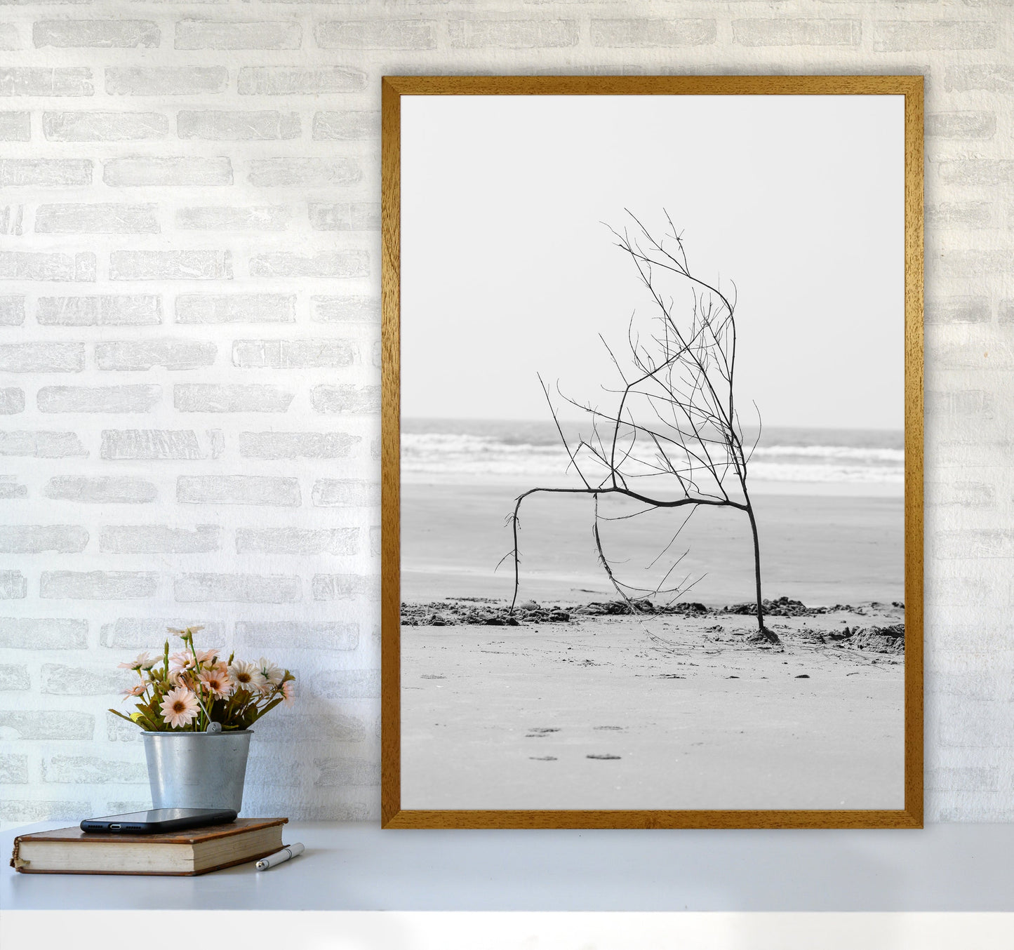 Avelena | Strand Skulptur Fotografie Druck von Victoria Frost