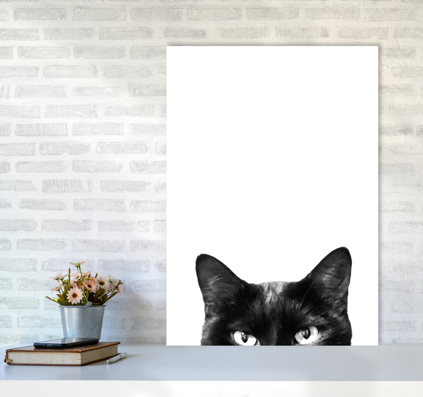 Avelena | Schwarze Katze Fotografie Druck von Victoria Frost