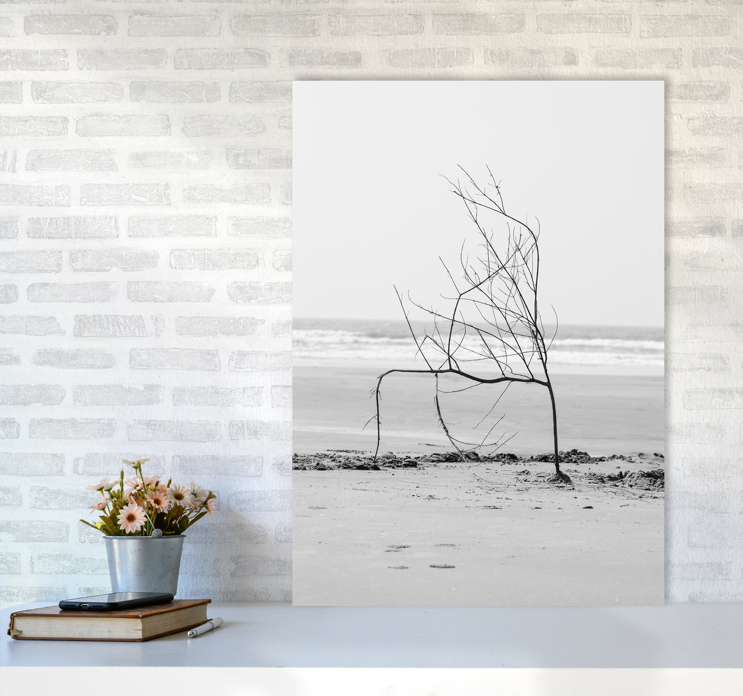 Avelena | Strand Skulptur Fotografie Druck von Victoria Frost