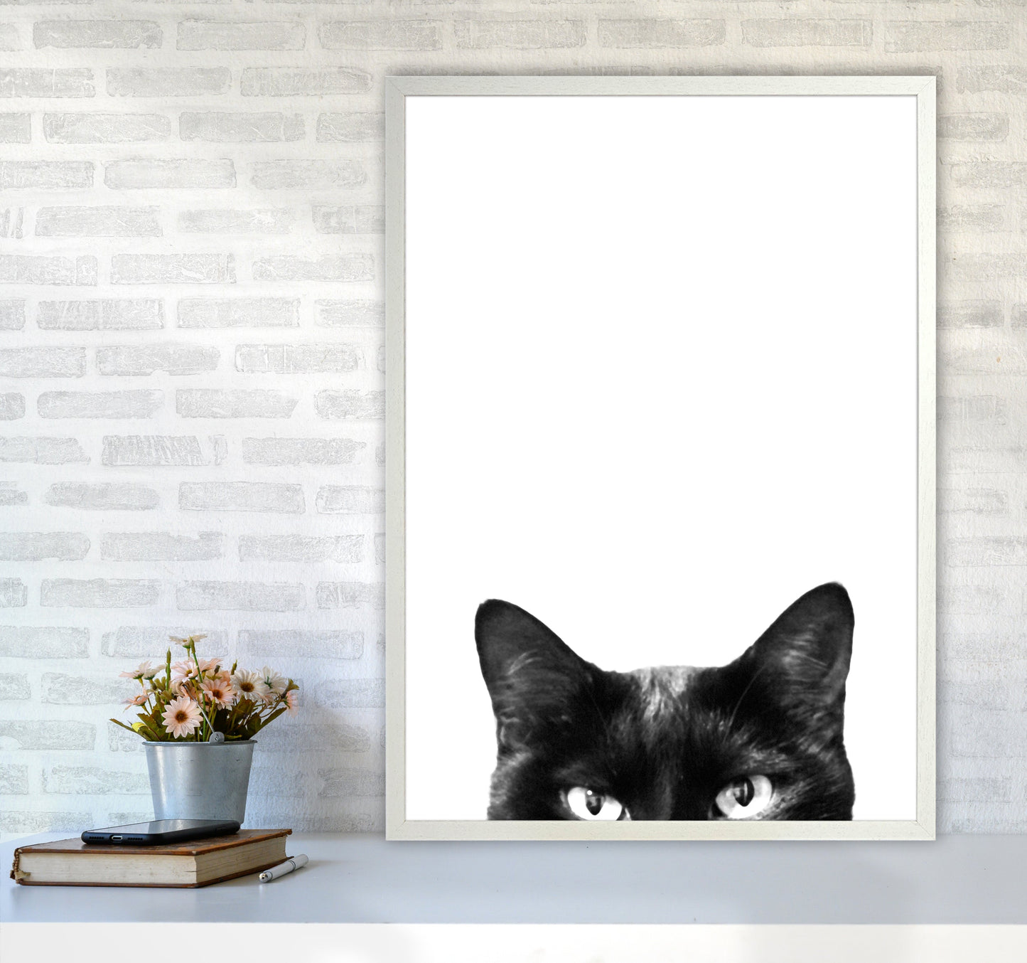 Avelena | Schwarze Katze Fotografie Druck von Victoria Frost