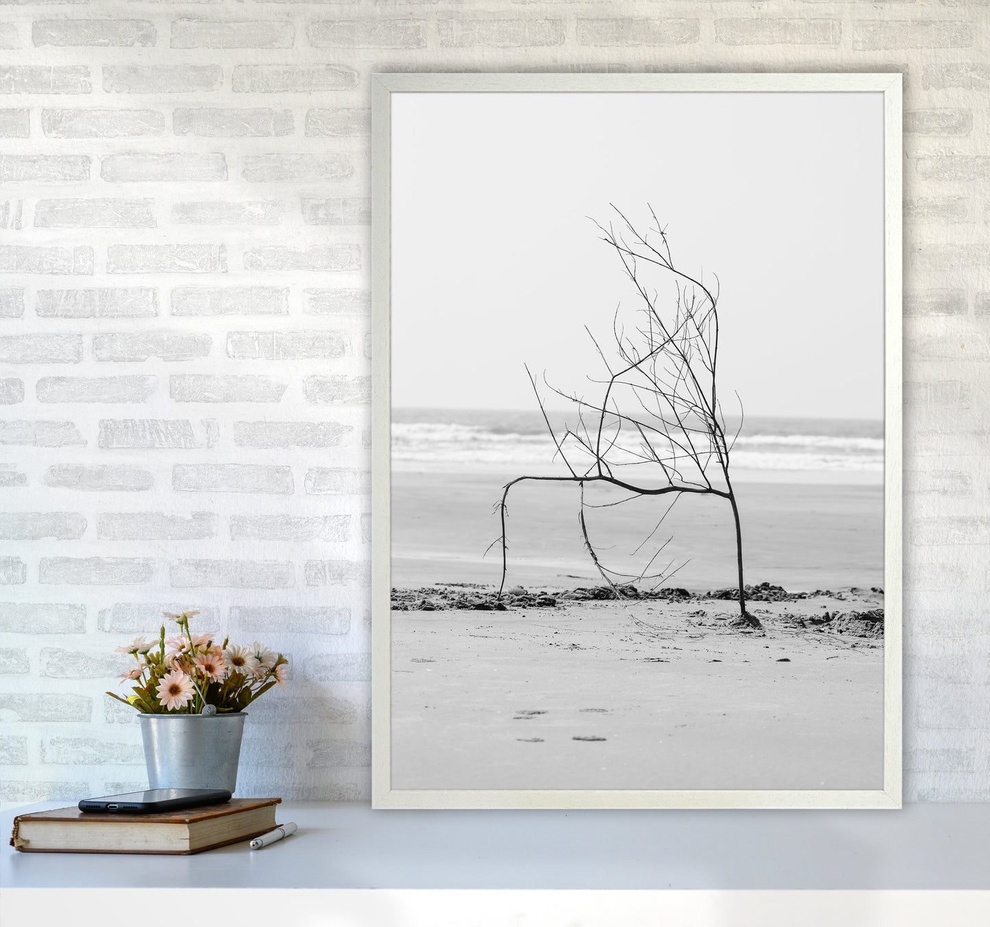Avelena | Strand Skulptur Fotografie Druck von Victoria Frost