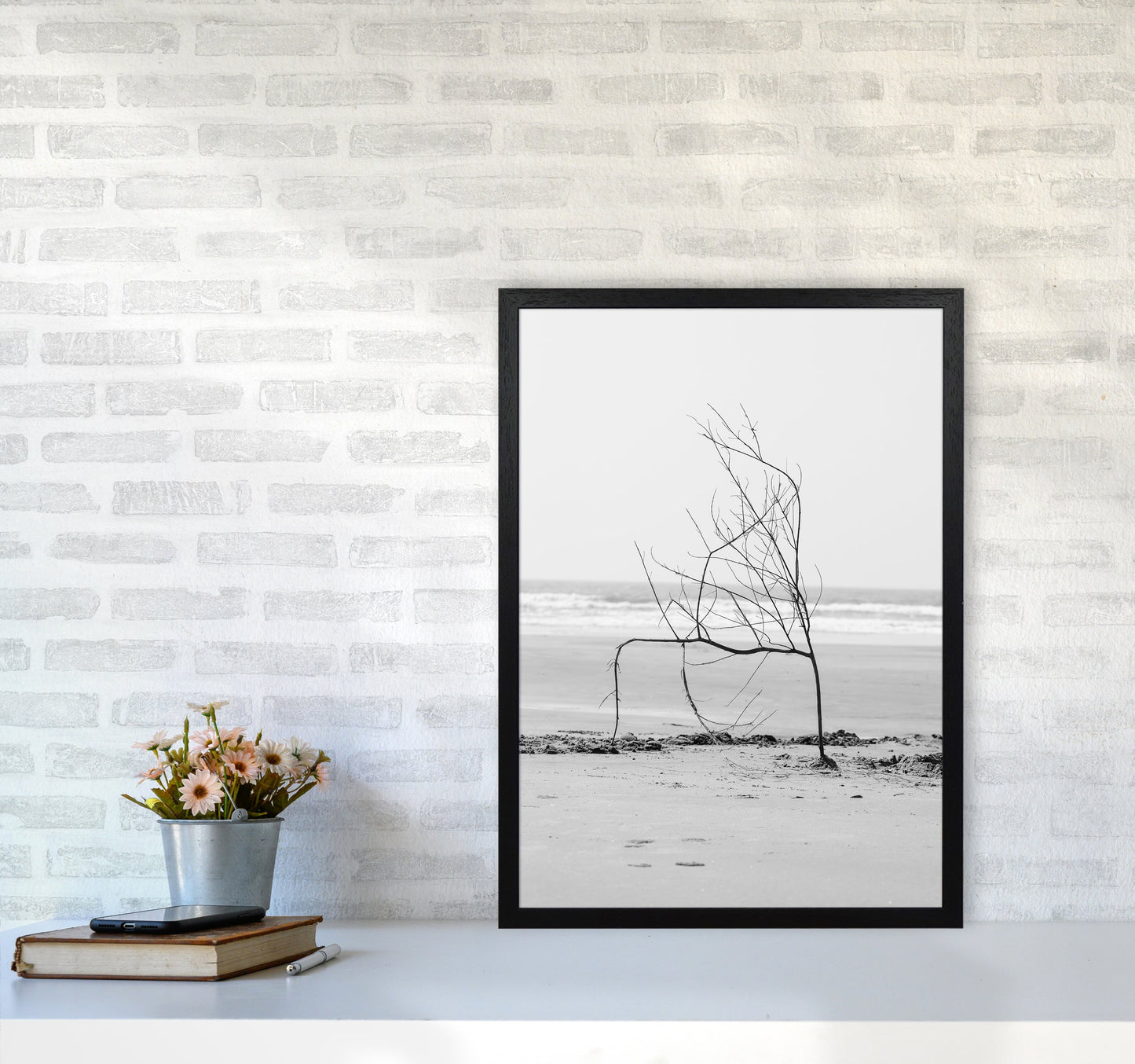 Avelena | Strand Skulptur Fotografie Druck von Victoria Frost