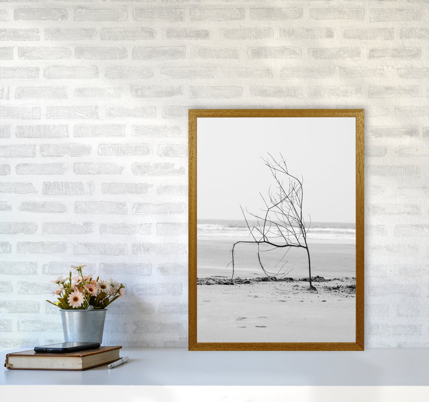Avelena | Strand Skulptur Fotografie Druck von Victoria Frost