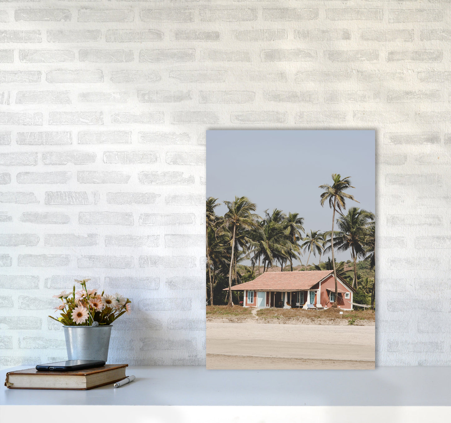 Avelena | Beach House Fotografie Druck von Victoria Frost