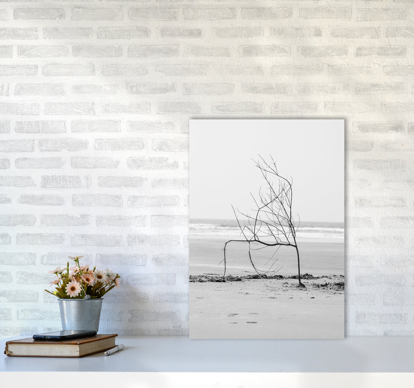 Avelena | Strand Skulptur Fotografie Druck von Victoria Frost