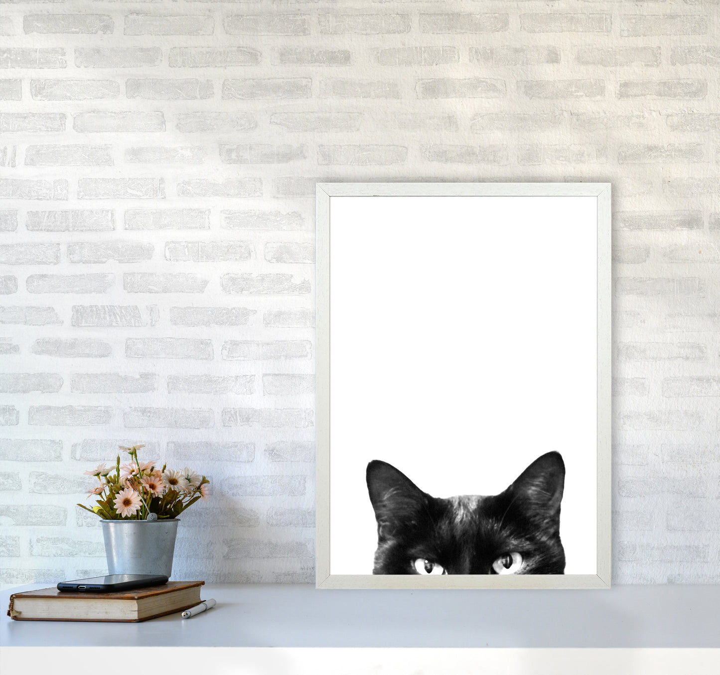 Avelena | Schwarze Katze Fotografie Druck von Victoria Frost